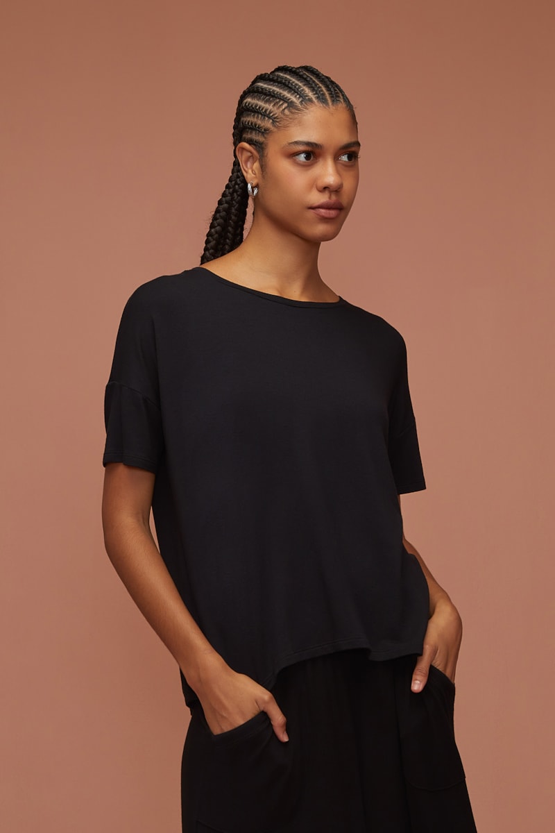 Blusa Manga Curta Preta Bambu