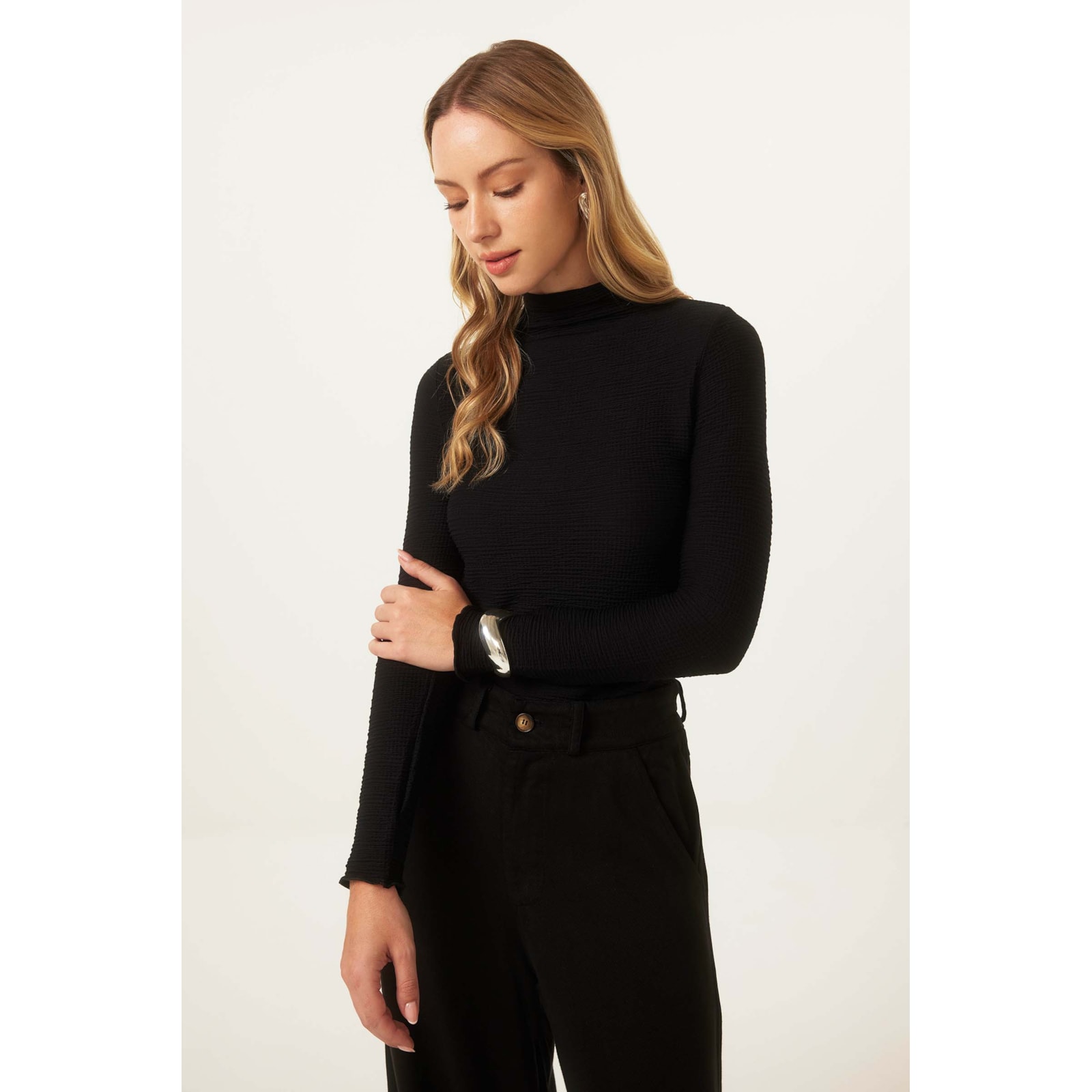 Blusa Yogini Ana Ruga Gola Justa Anna Preto