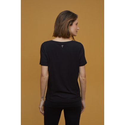 Blusa Yogini Dec v Slim Beth Preto