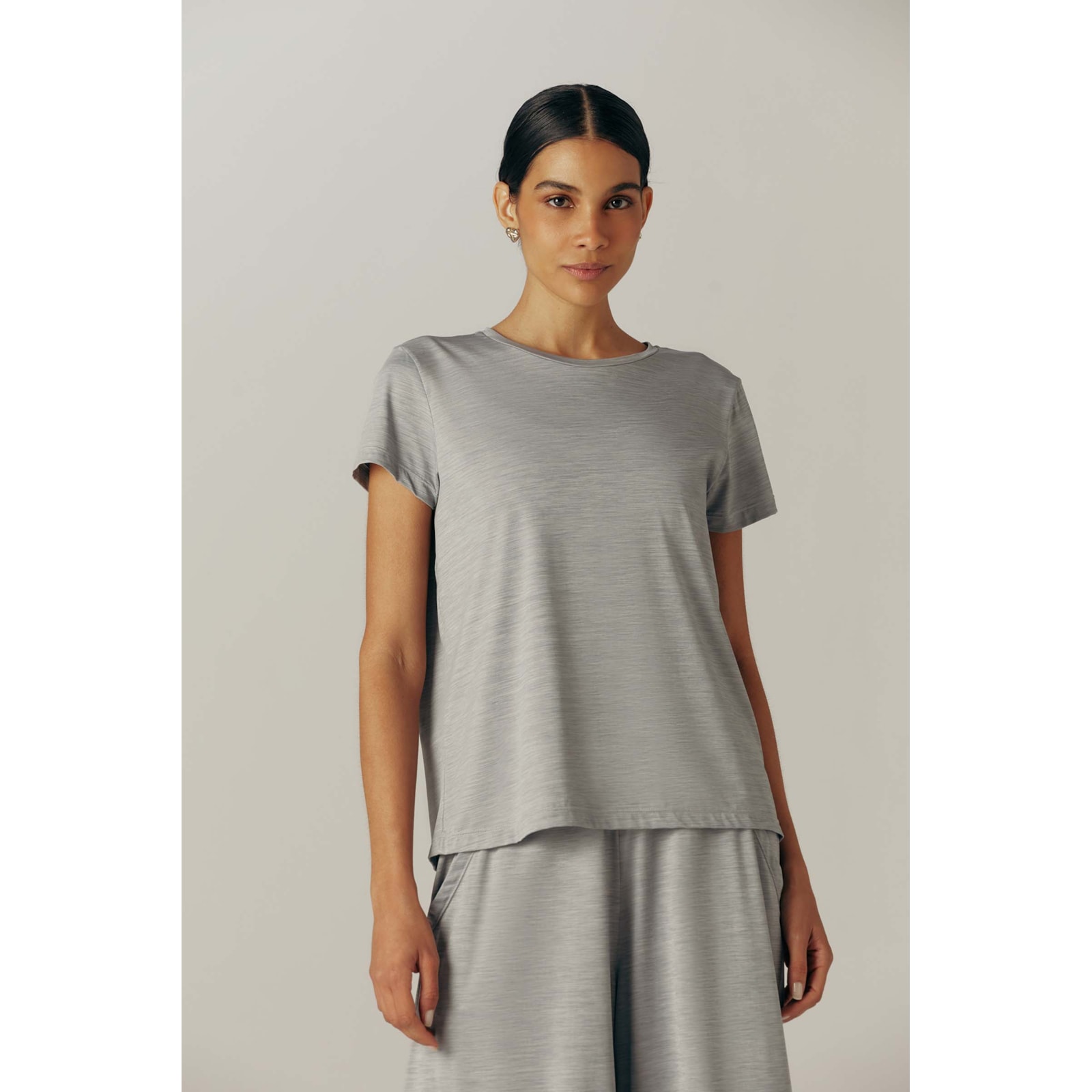 Blusa Yogini Prega Costa Alba Ii Cinza Claro