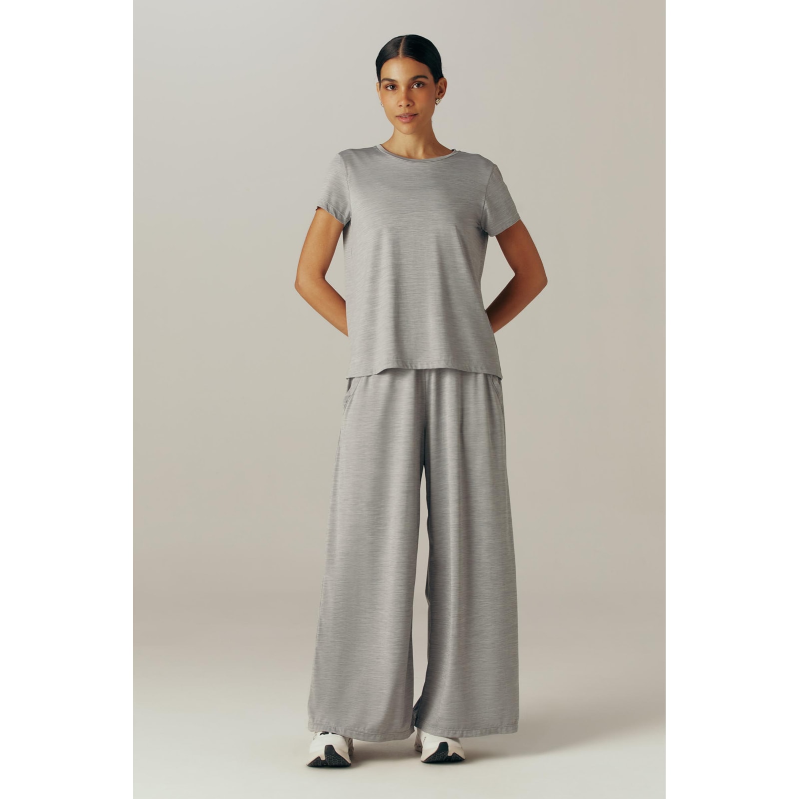 Blusa Yogini Prega Costa Alba Ii Cinza Claro