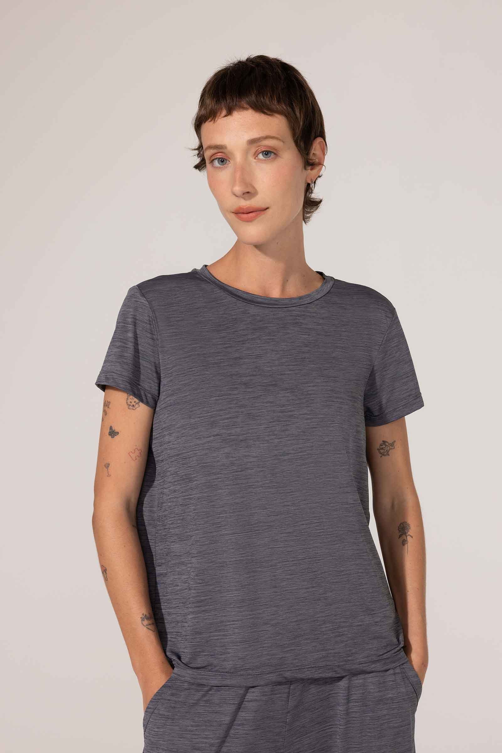 Blusa Yogini Prega Costa Alba Ii Cinza Escuro