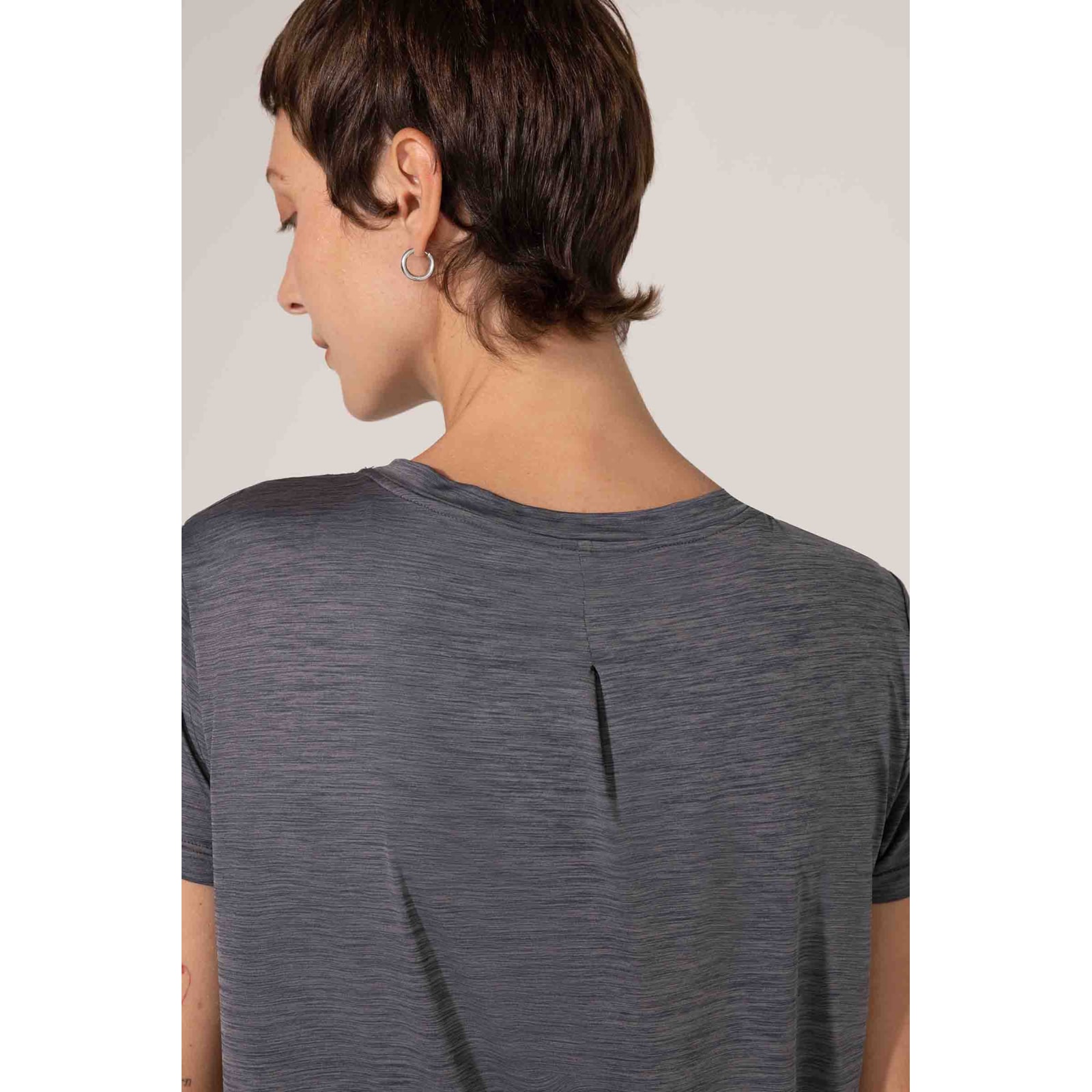 Blusa Yogini Prega Costa Alba Ii Cinza Escuro