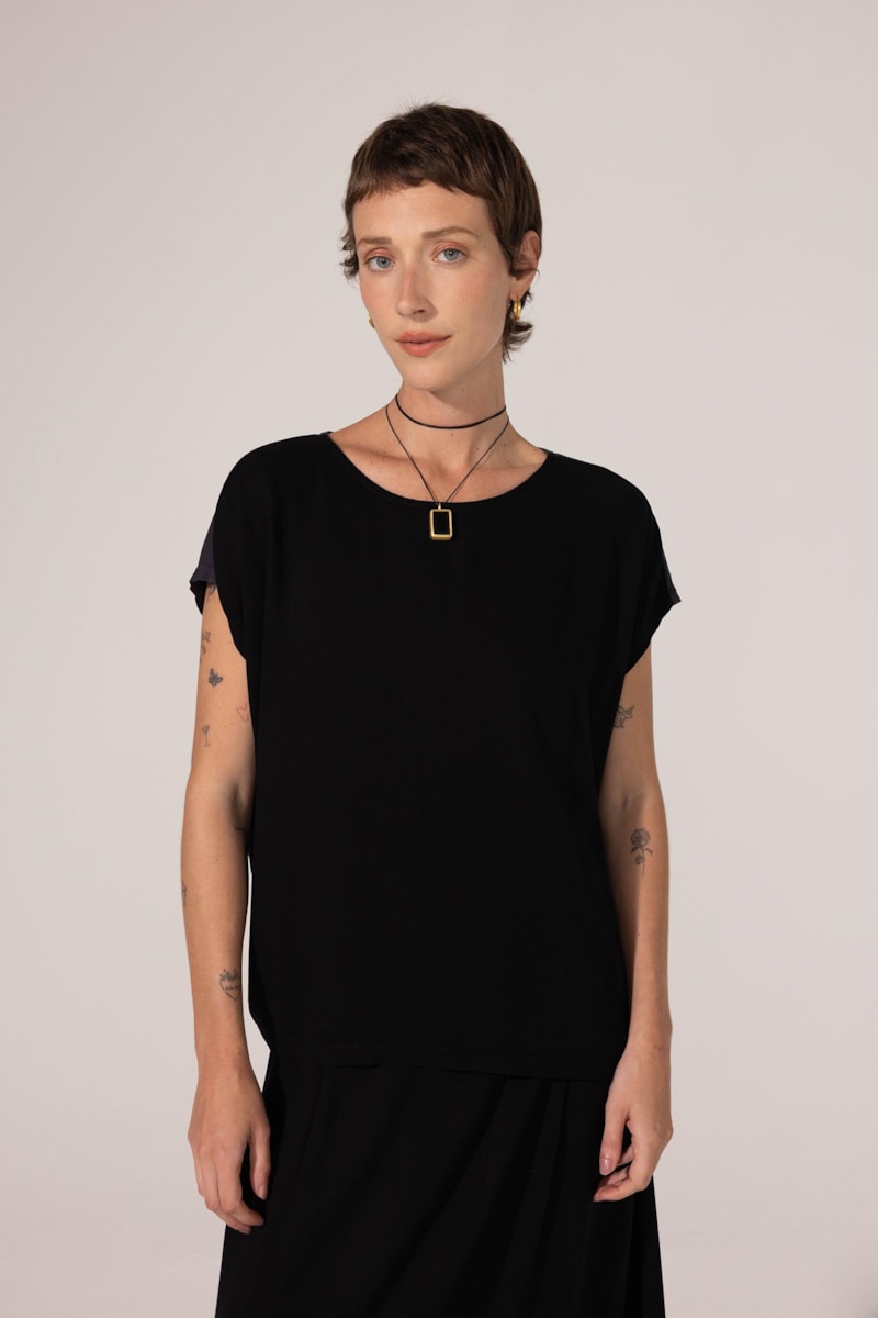 Blusa Yogini Silvia Preto