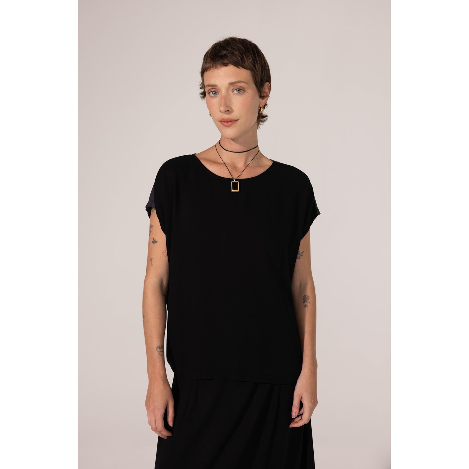 Blusa Yogini Silvia Preto