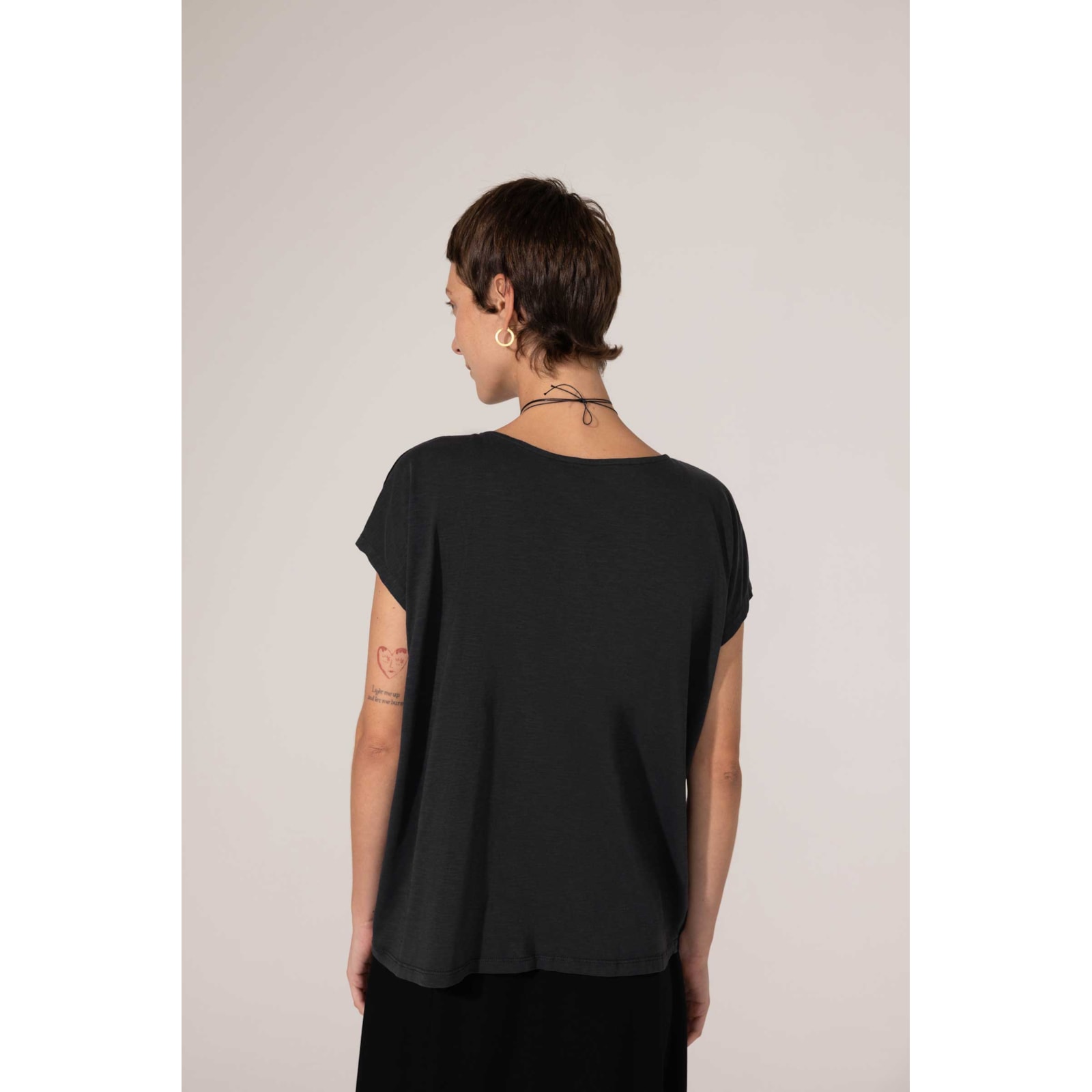 Blusa Yogini Silvia Preto