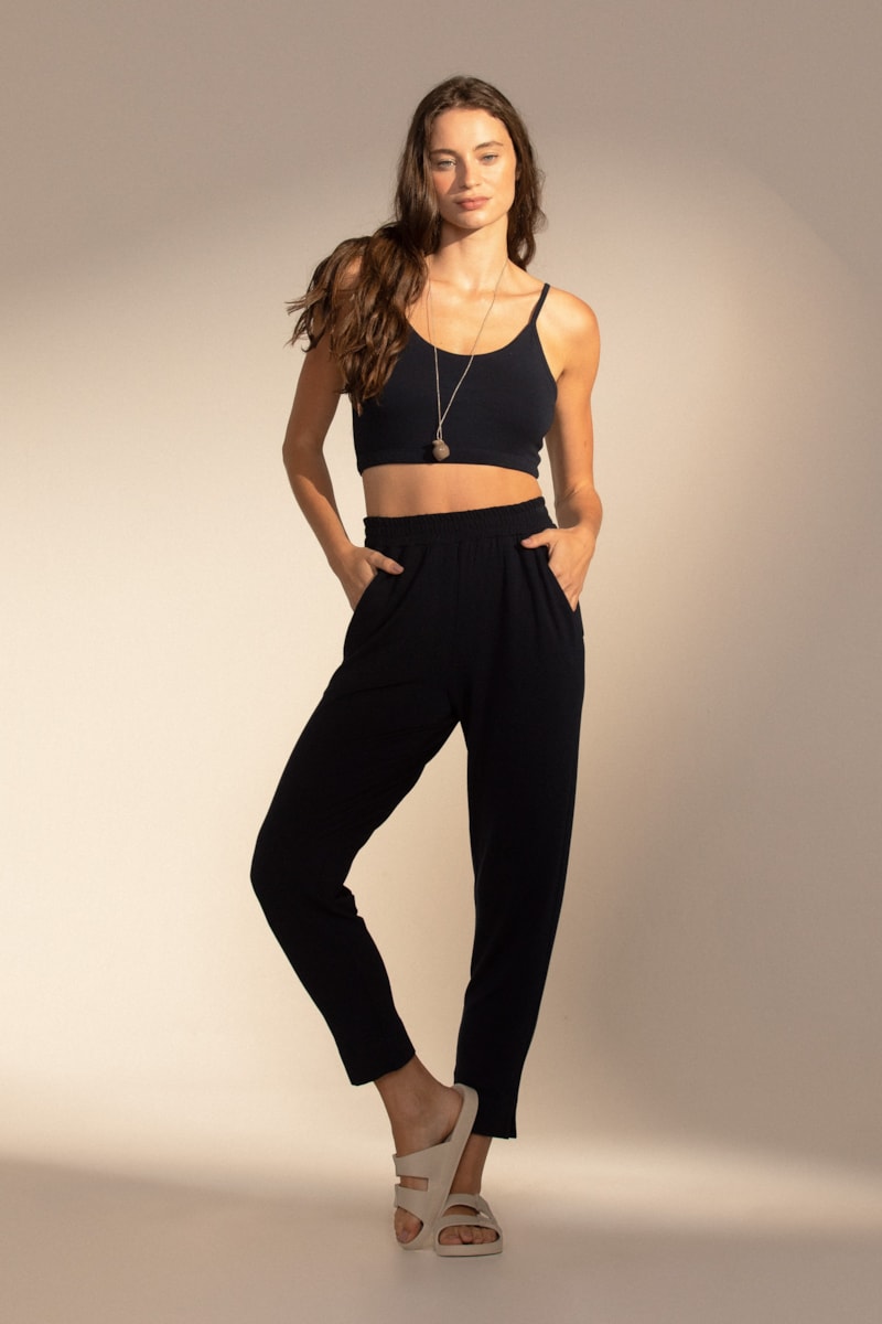 Calça Cenoura Preta Bambu New Arvi