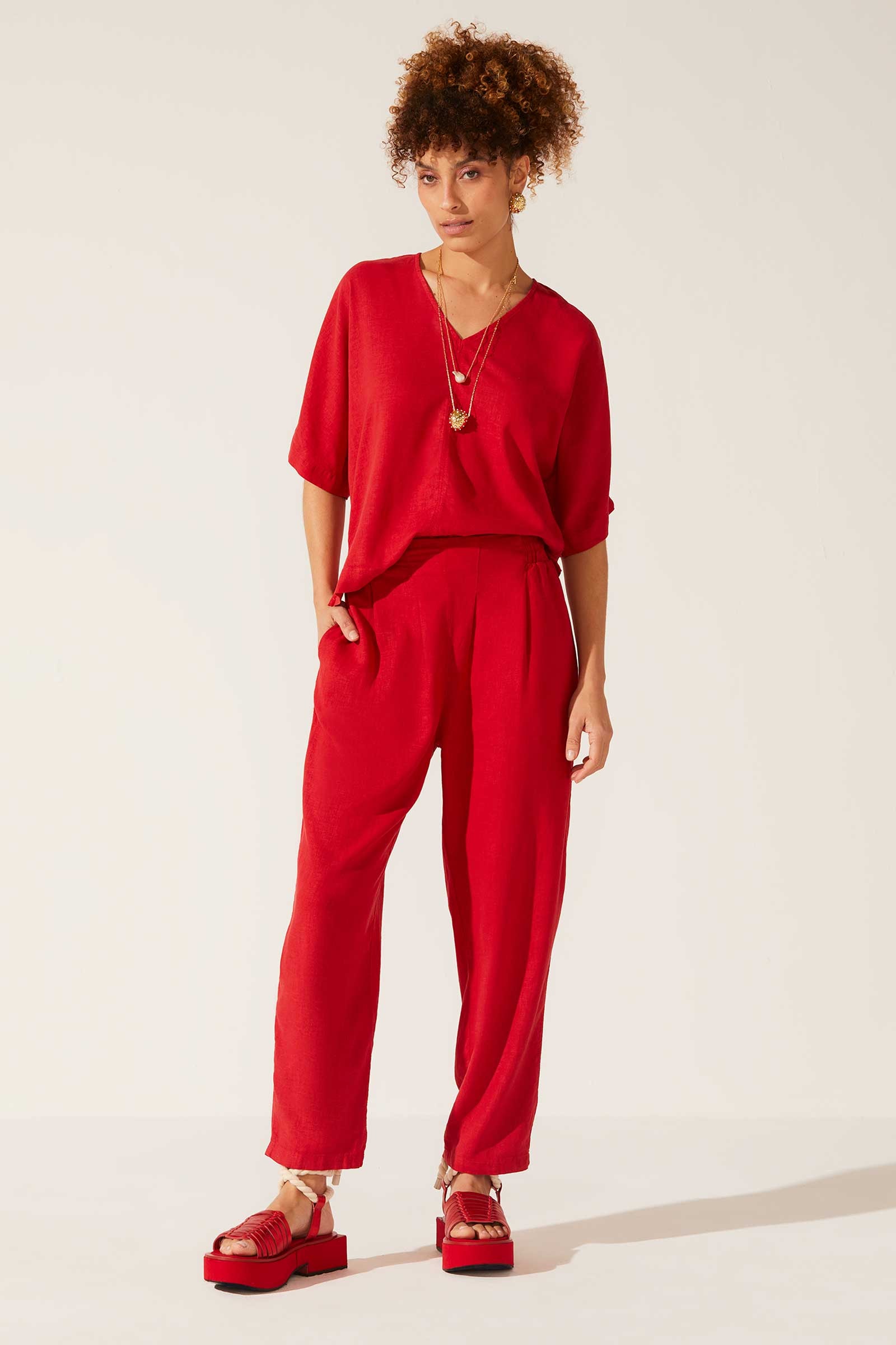 Calca Yogini Linho Cenoura Gilda Dye Vermelho