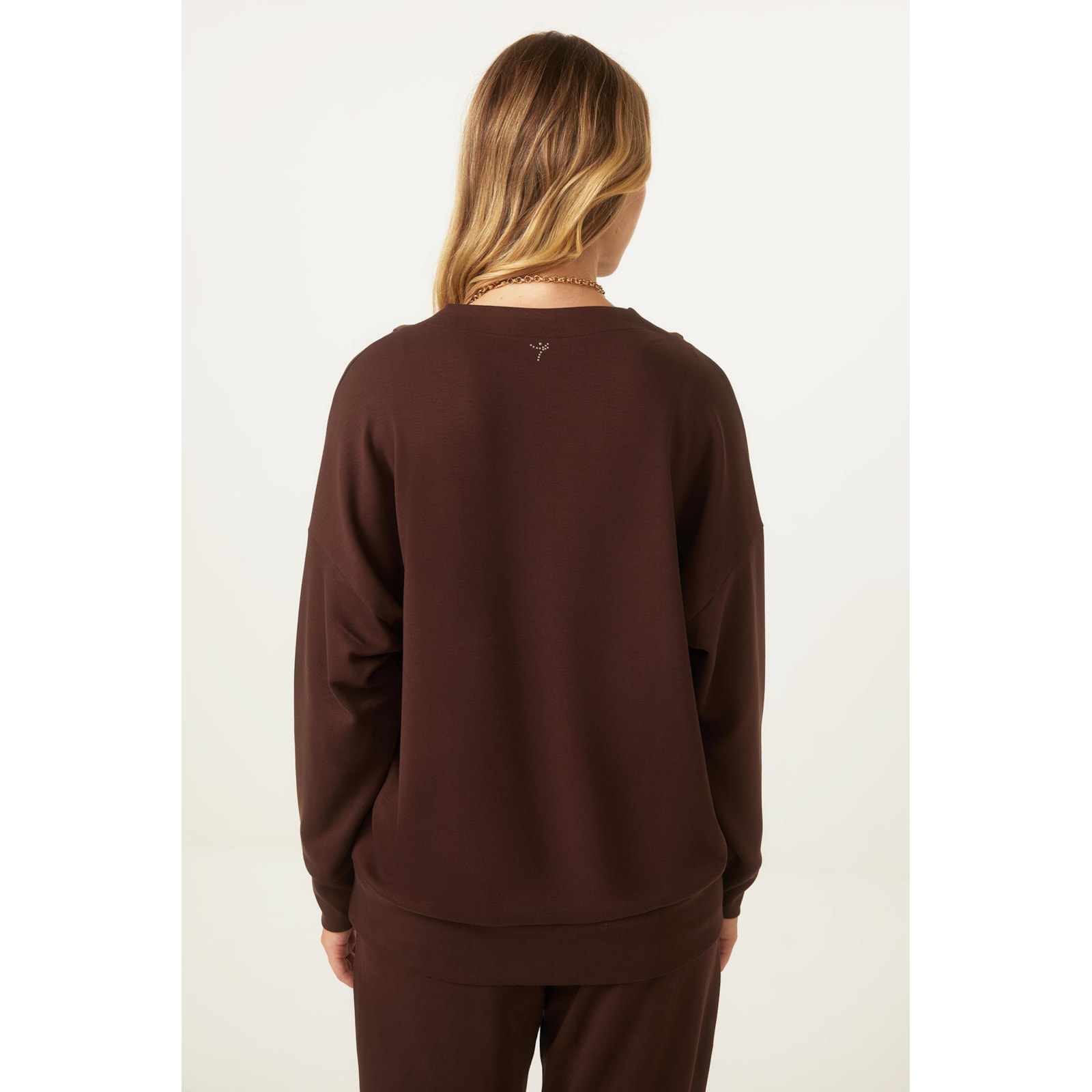 Sweatshirt Decote Degagê Marrom Theresa