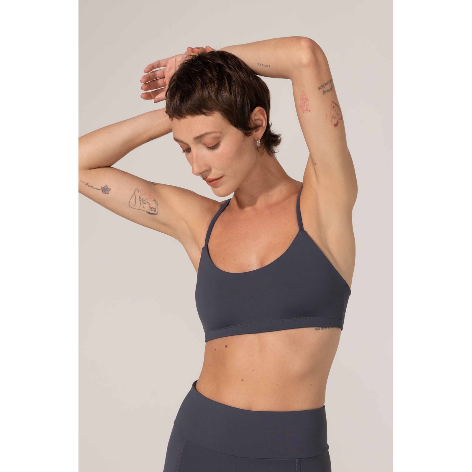 Top Yogini Alca Fina Maju Cinza Escuro