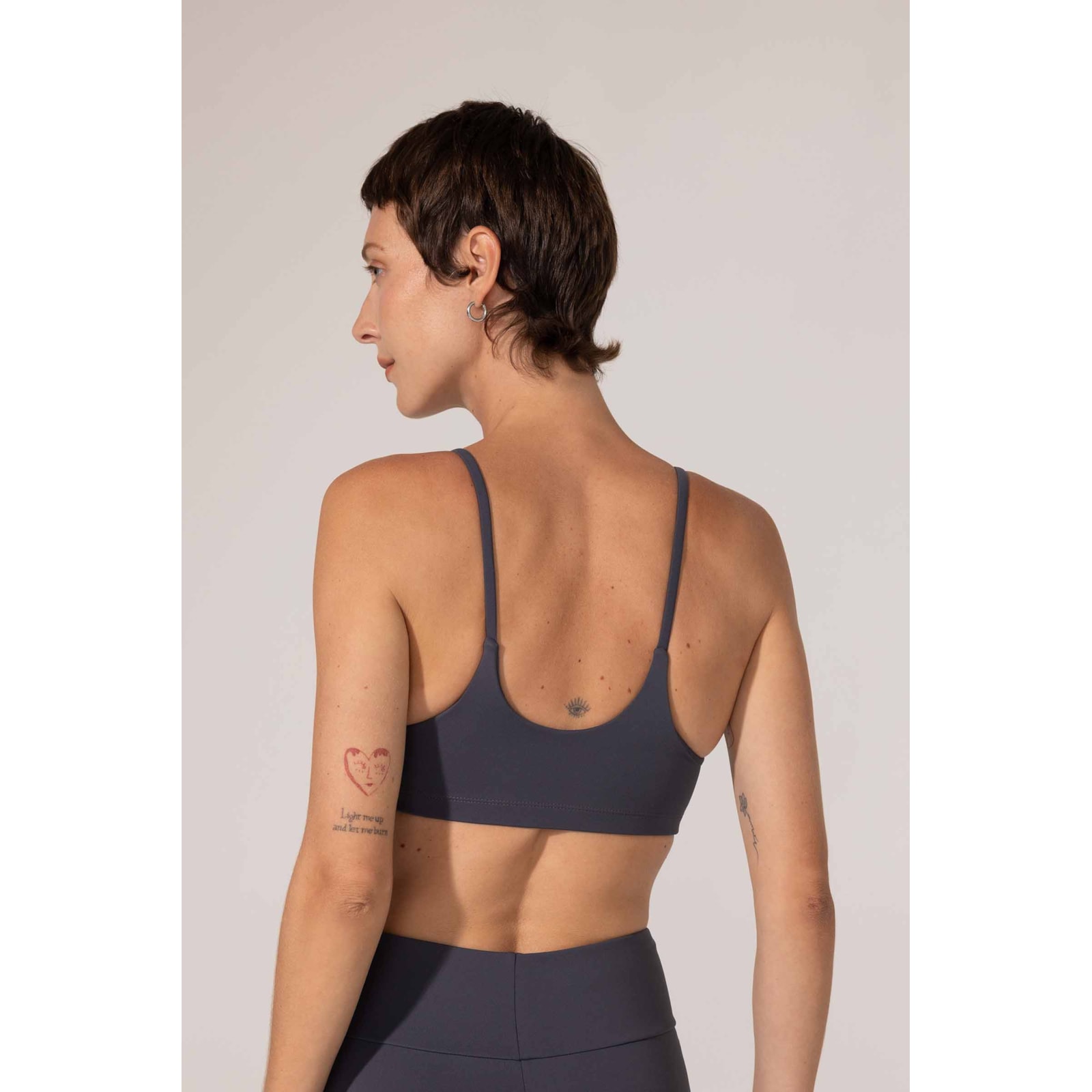 Top Yogini Alca Fina Maju Cinza Escuro