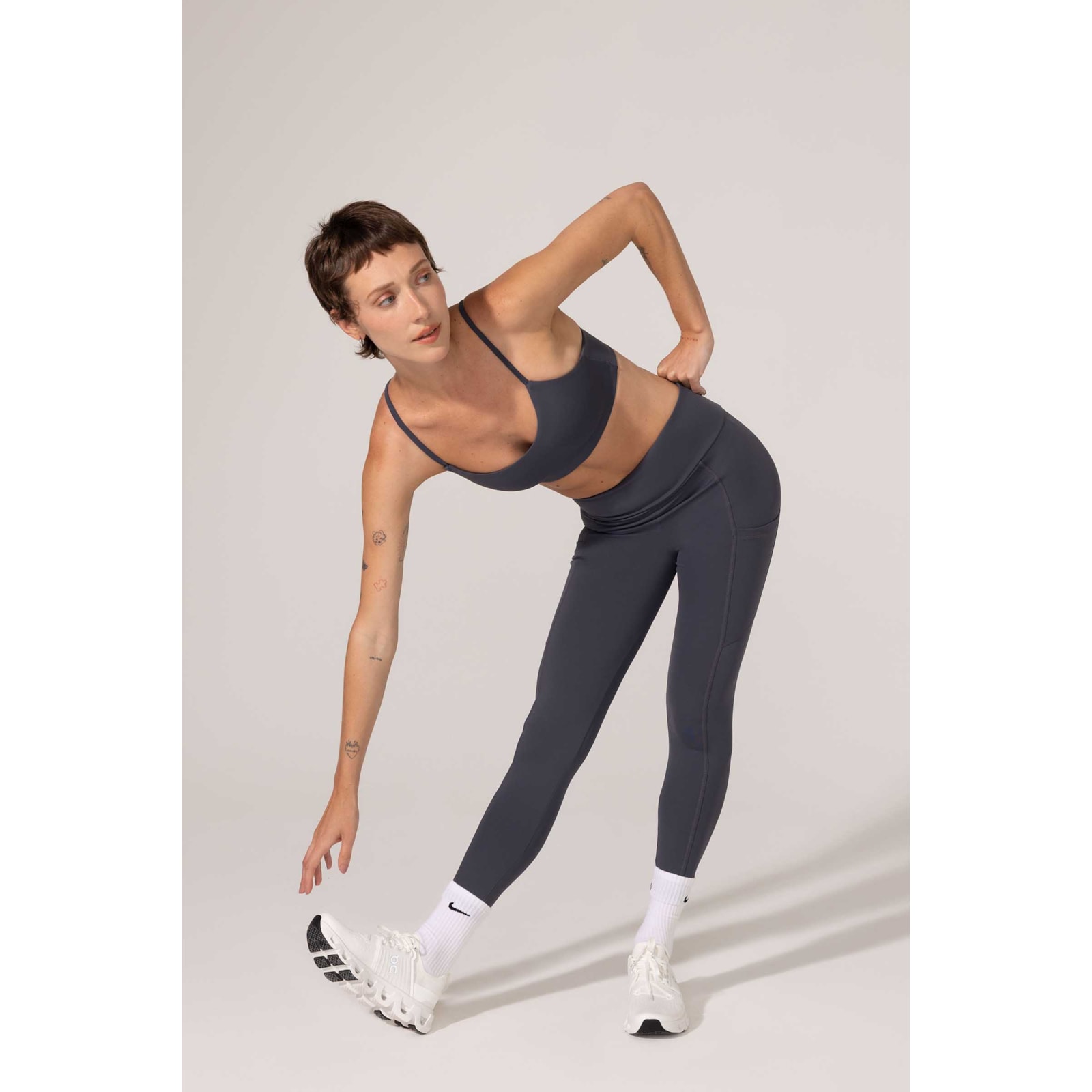 Top Yogini Alca Fina Maju Cinza Escuro