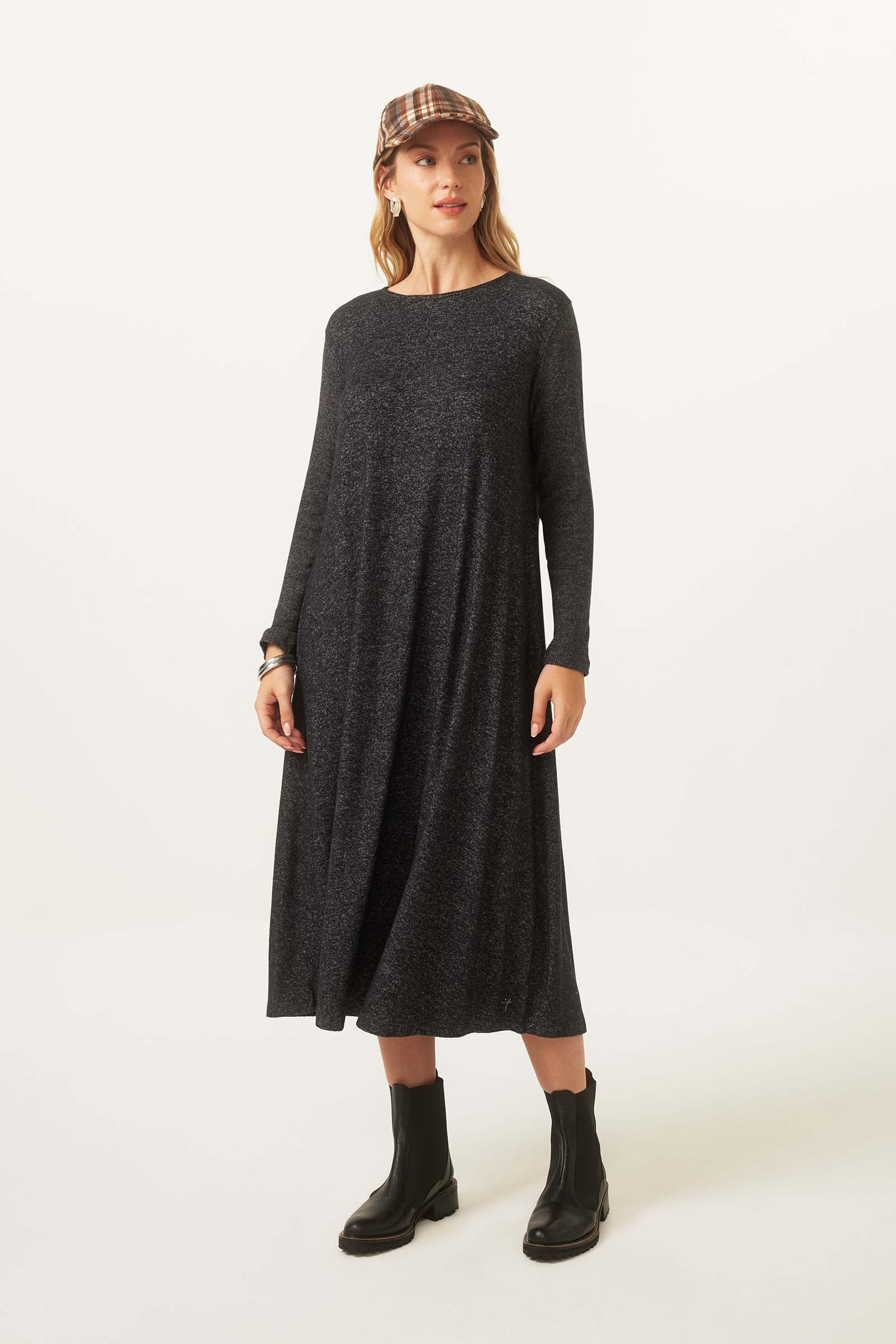 Vestido Yogini Flanelado Evase Jade Preto